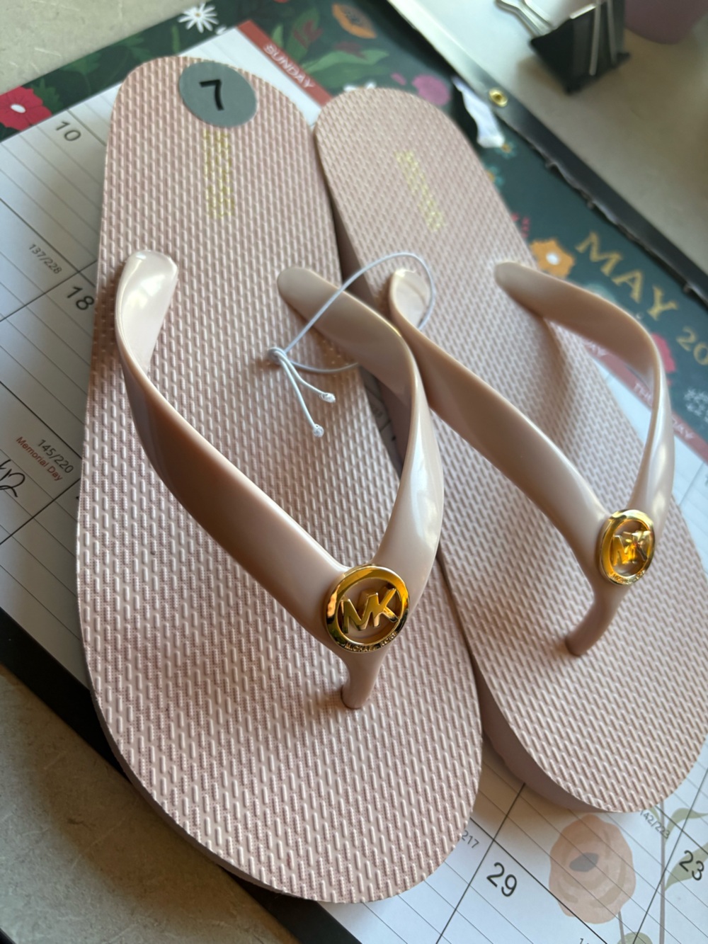 Michael Kors Powder Blush Flip Flop Sandals Size 7 - Picture 5 of 7